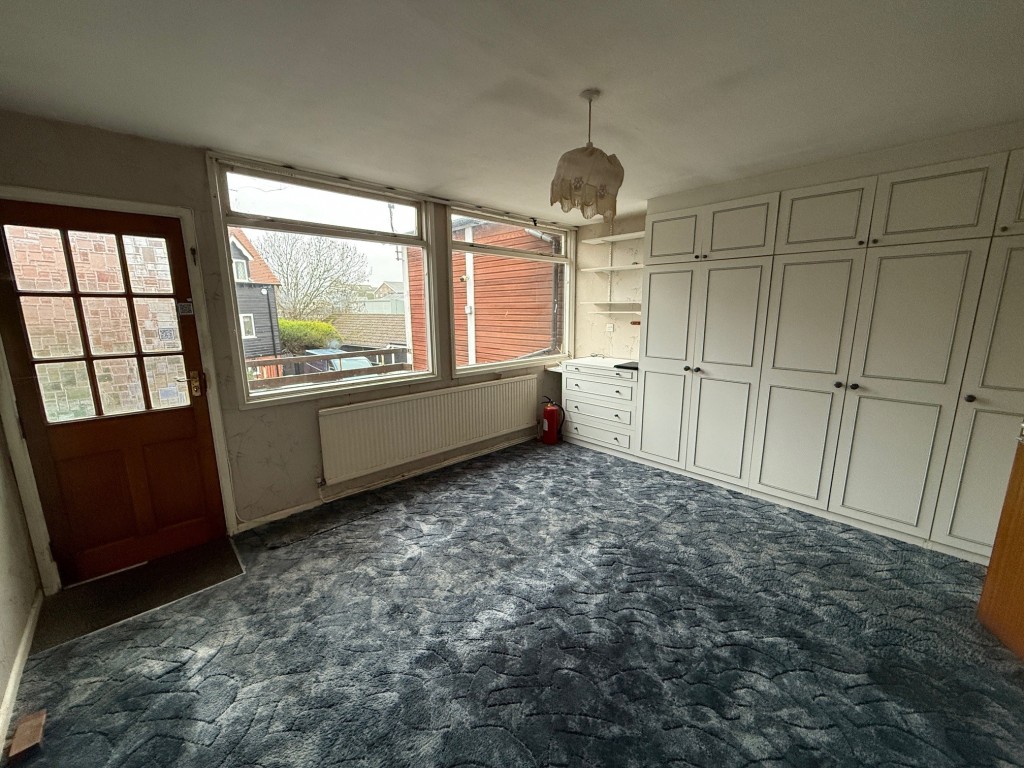 Lot: 18 - MIXED USE PREMISES WITH POTENTIAL ON QUAYSIDE - Bedroom one with access to side balcony